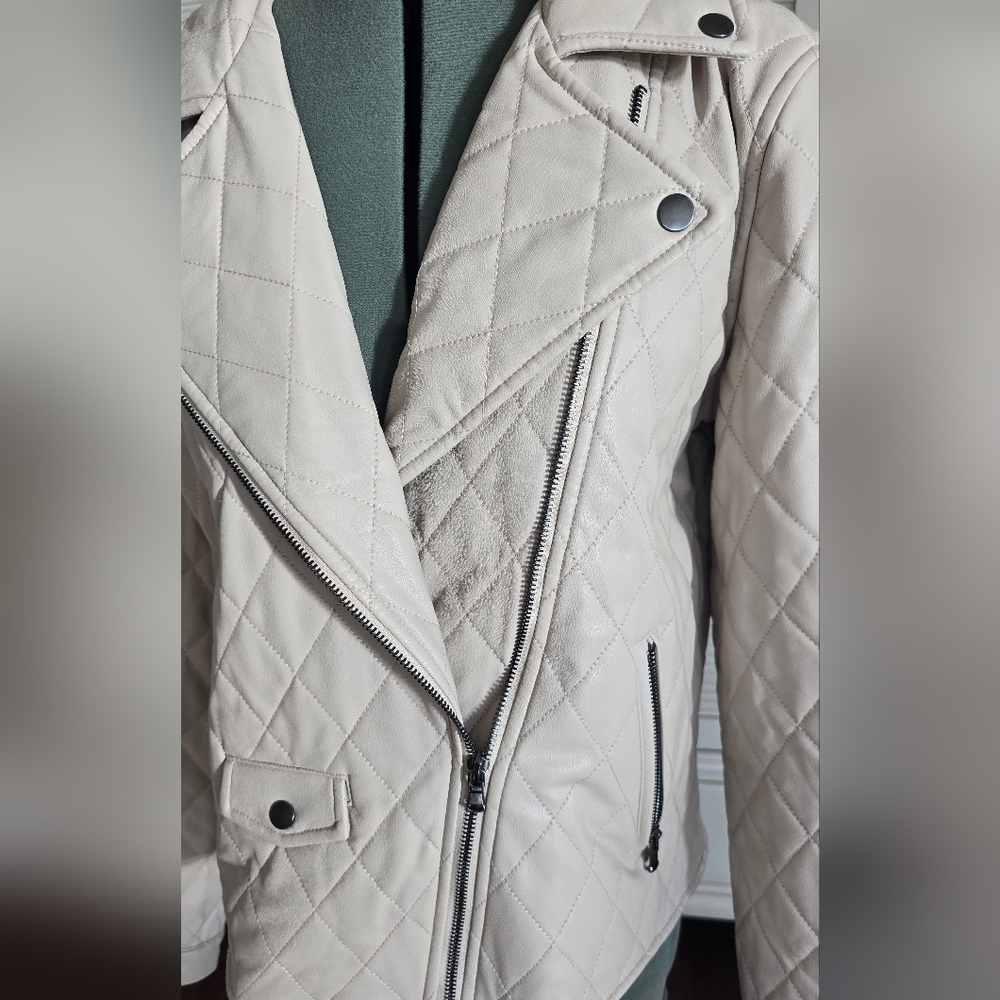 Simply Vera Vera Wang | Quilted Beige Faux Leather Jacket - Picture 3 of 10